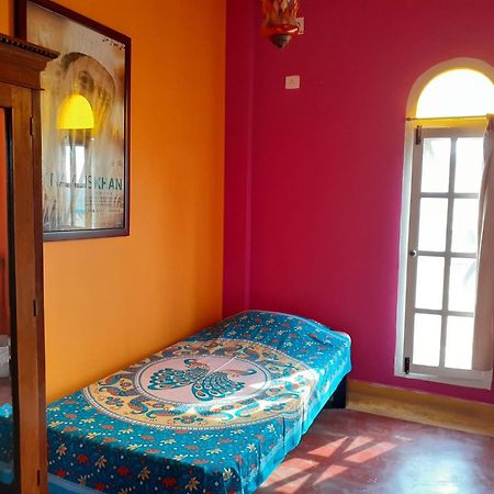 Holi-Wood Guesthouse Pondicherry Exterior foto