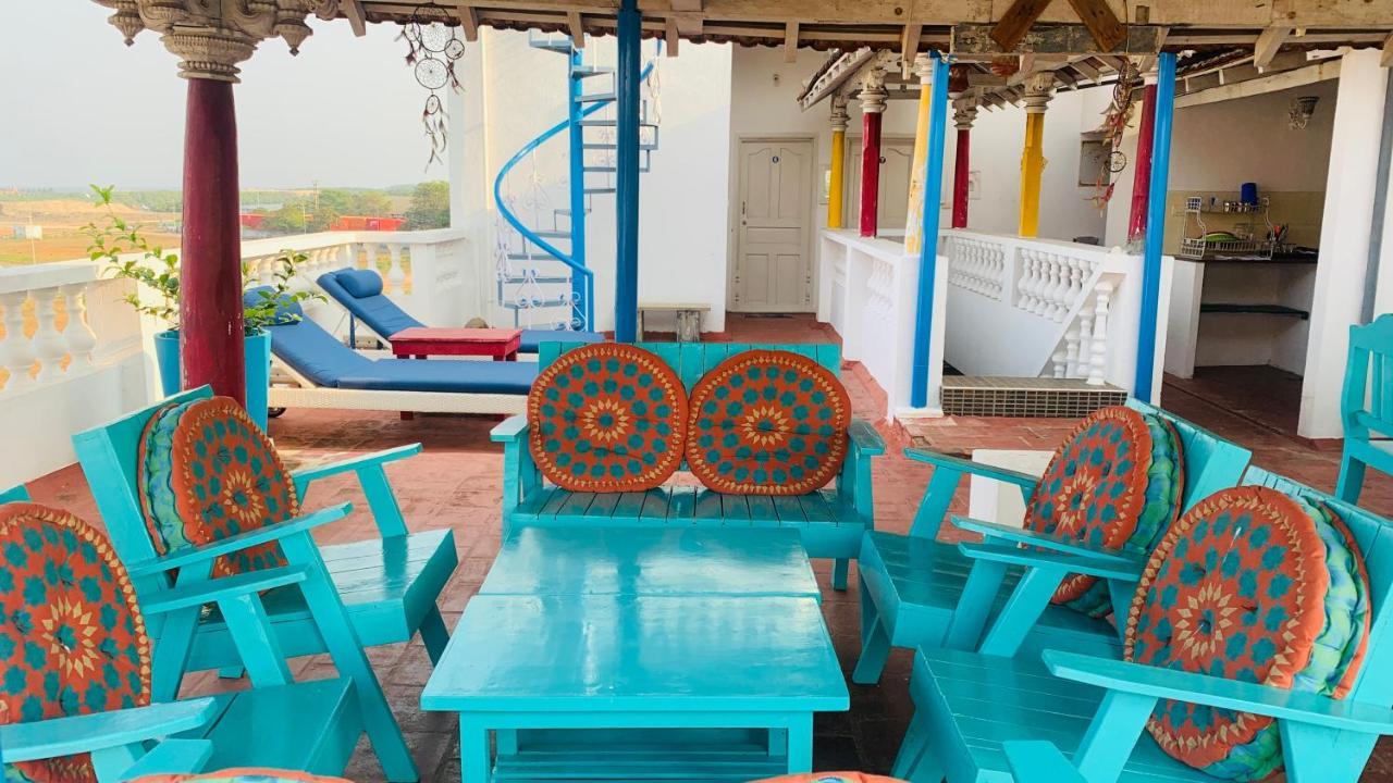 Holi-Wood Guesthouse Pondicherry Exterior foto