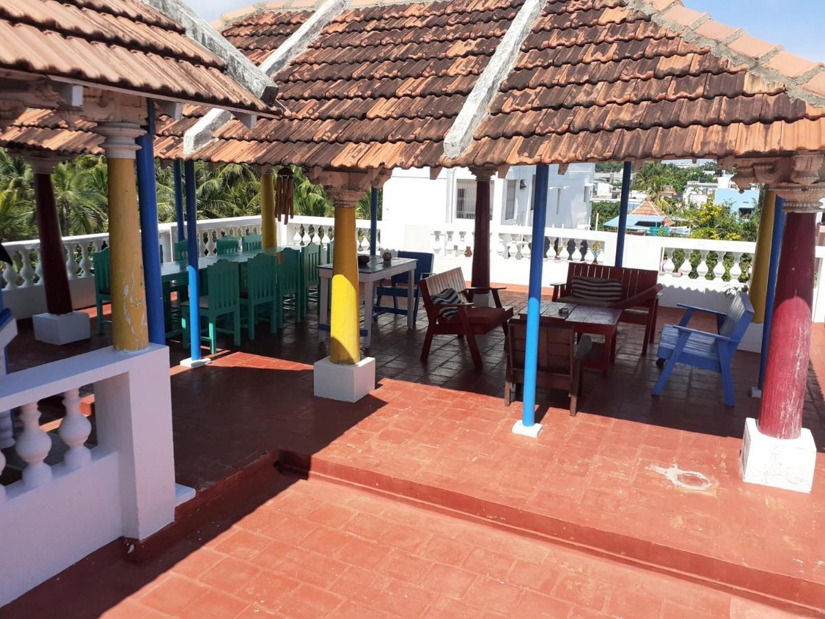 Holi-Wood Guesthouse Pondicherry Exterior foto