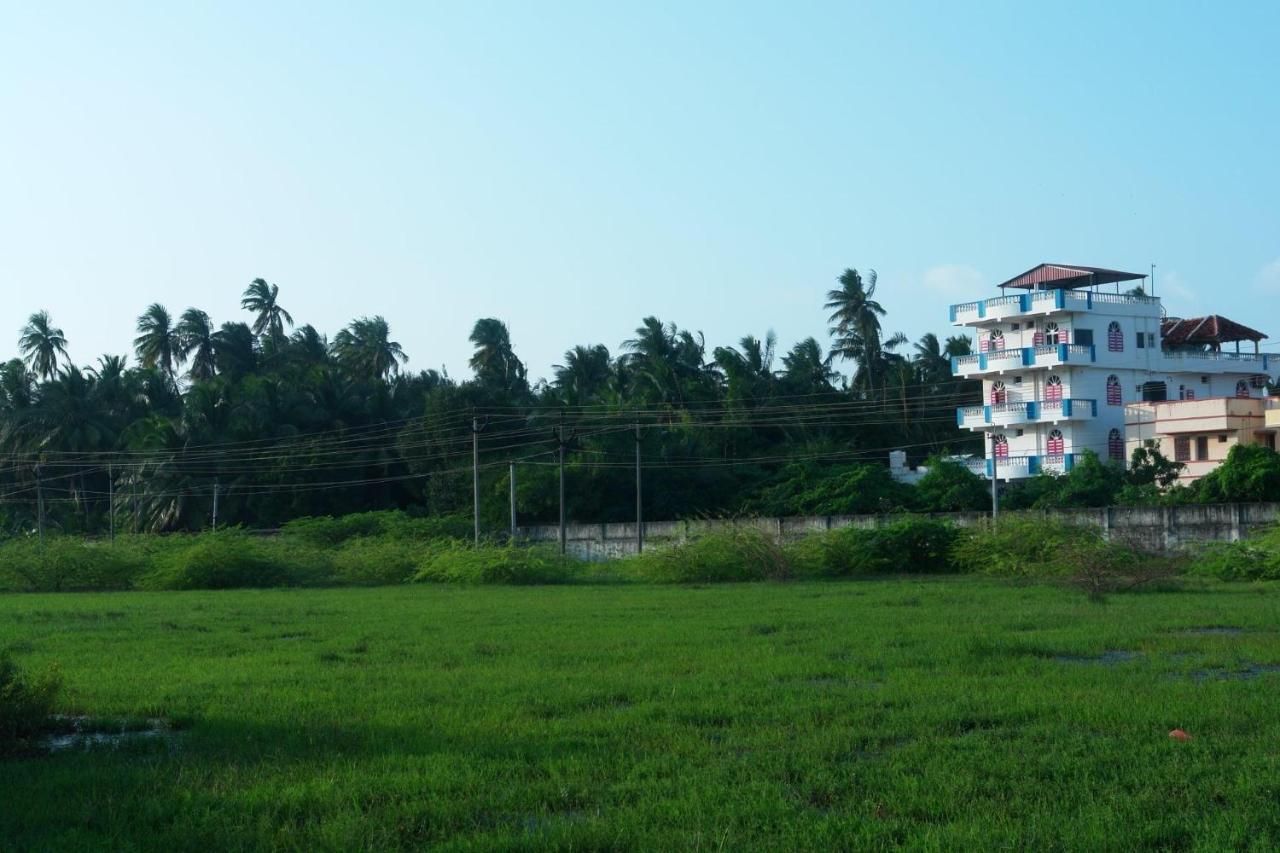 Holi-Wood Guesthouse Pondicherry Exterior foto