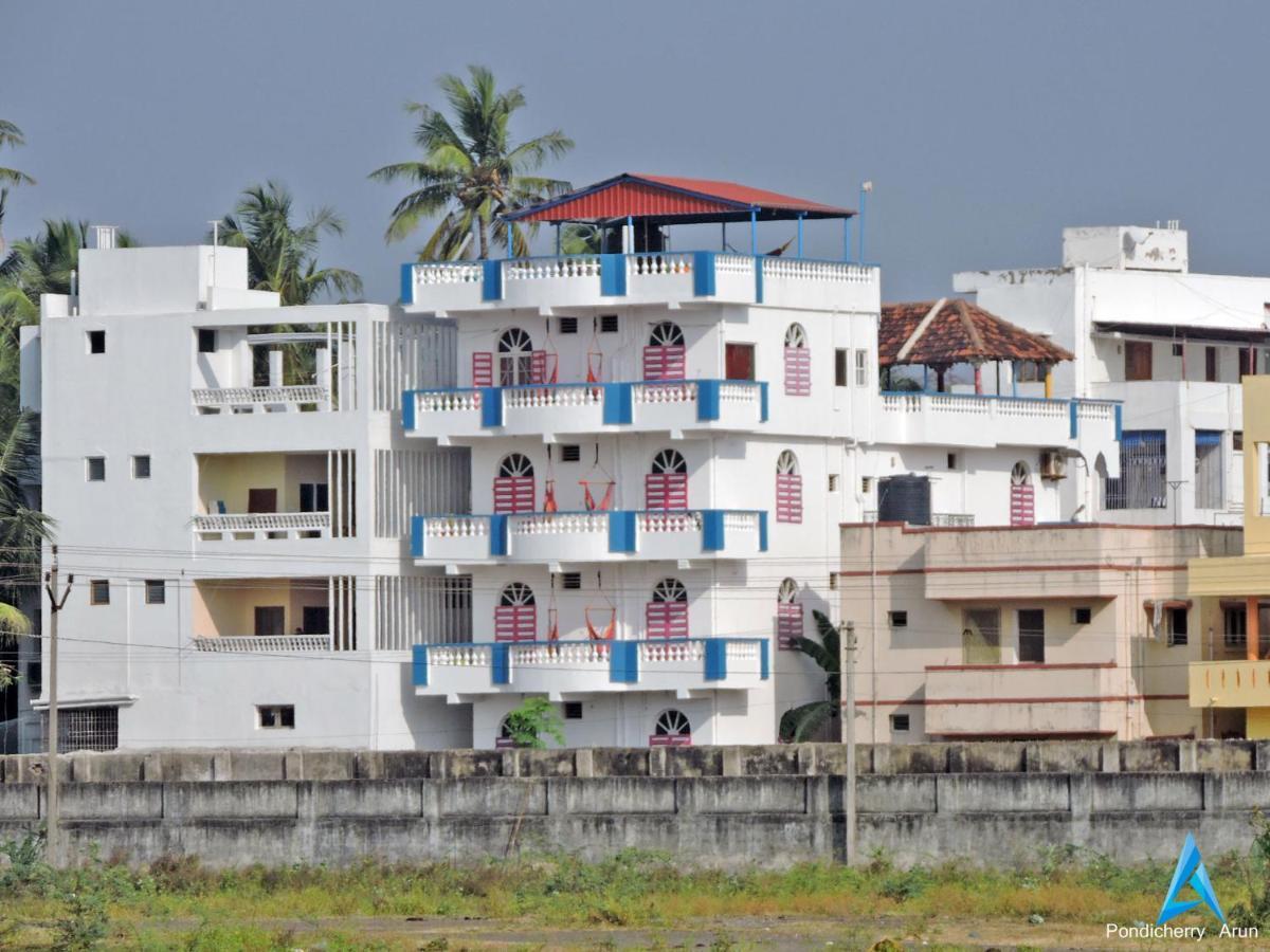 Holi-Wood Guesthouse Pondicherry Exterior foto
