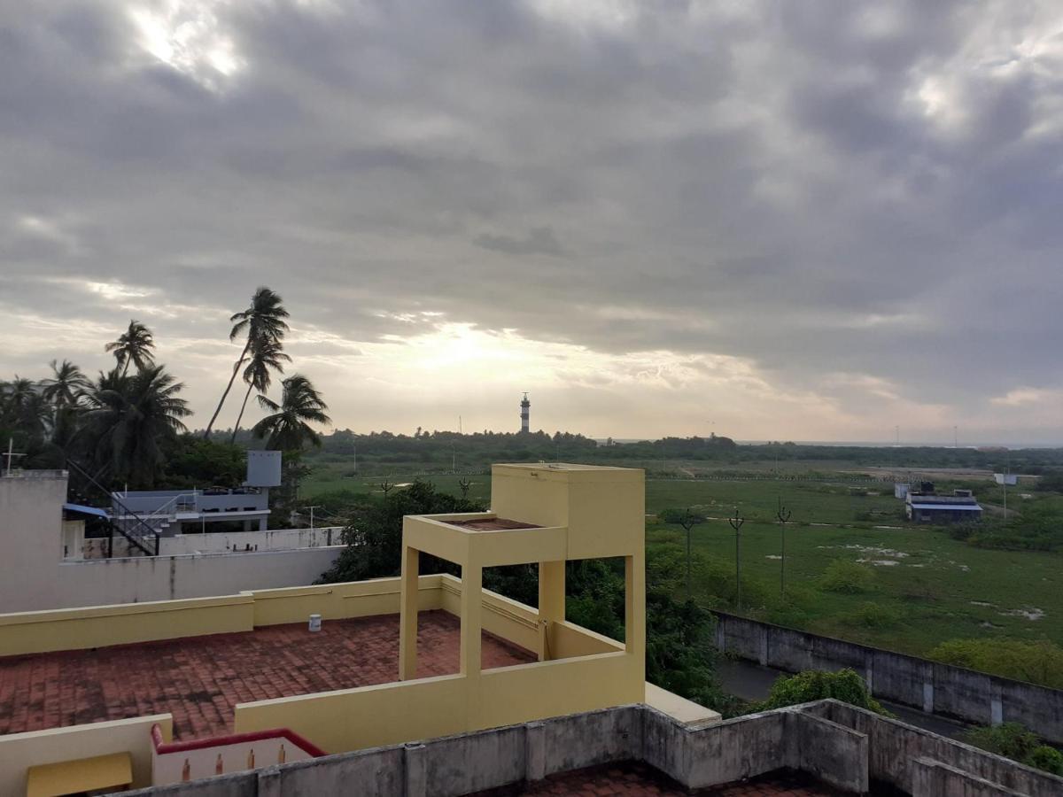 Holi-Wood Guesthouse Pondicherry Exterior foto