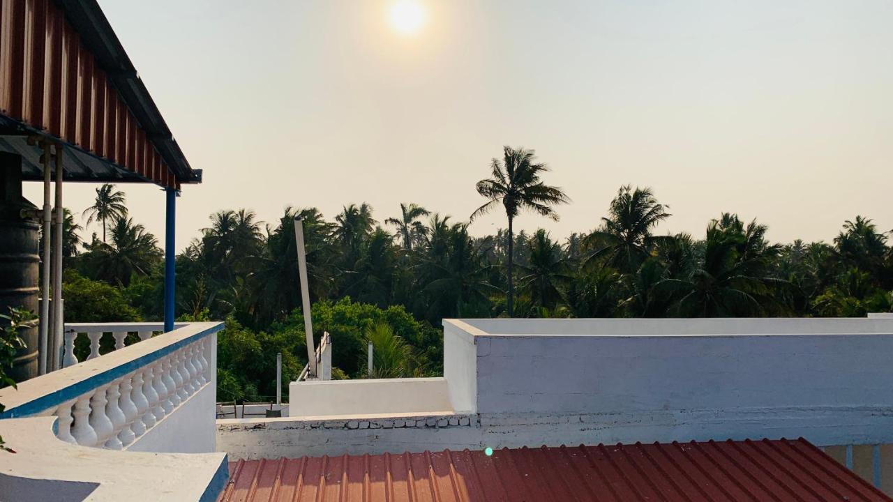 Holi-Wood Guesthouse Pondicherry Exterior foto