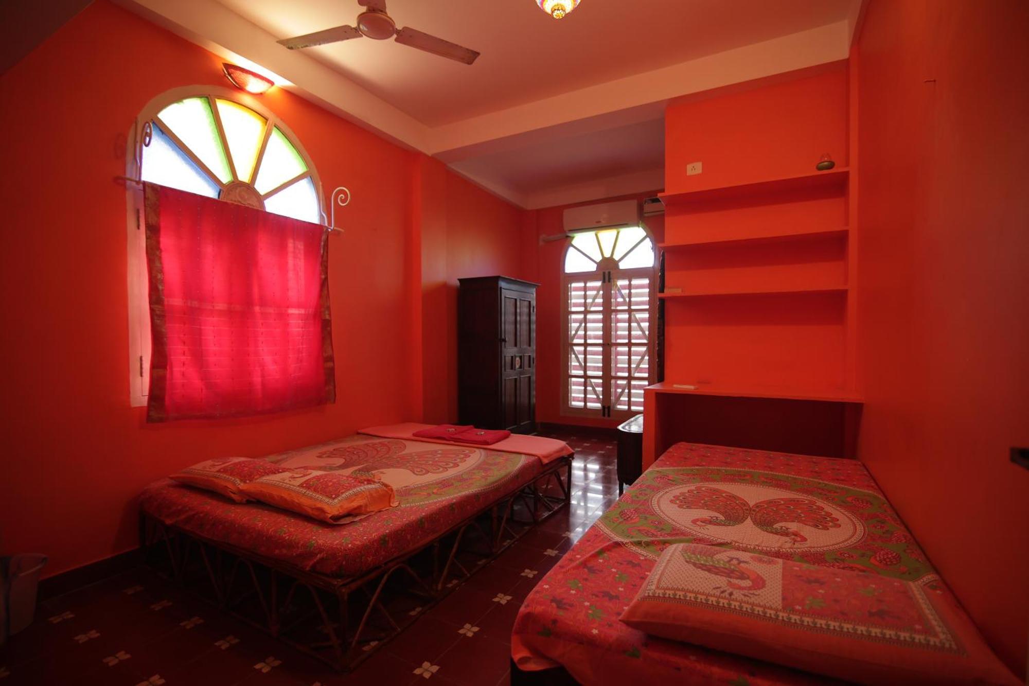 Holi-Wood Guesthouse Pondicherry Exterior foto