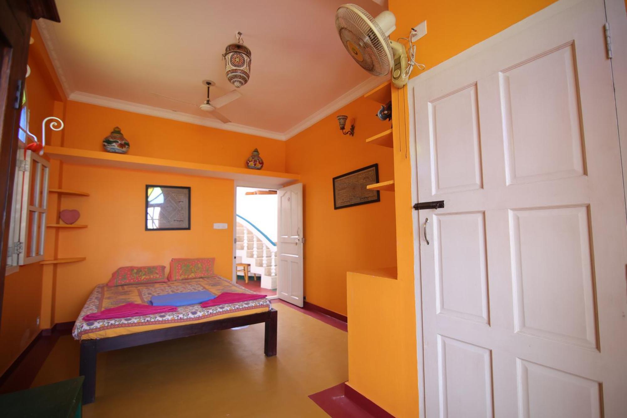Holi-Wood Guesthouse Pondicherry Exterior foto
