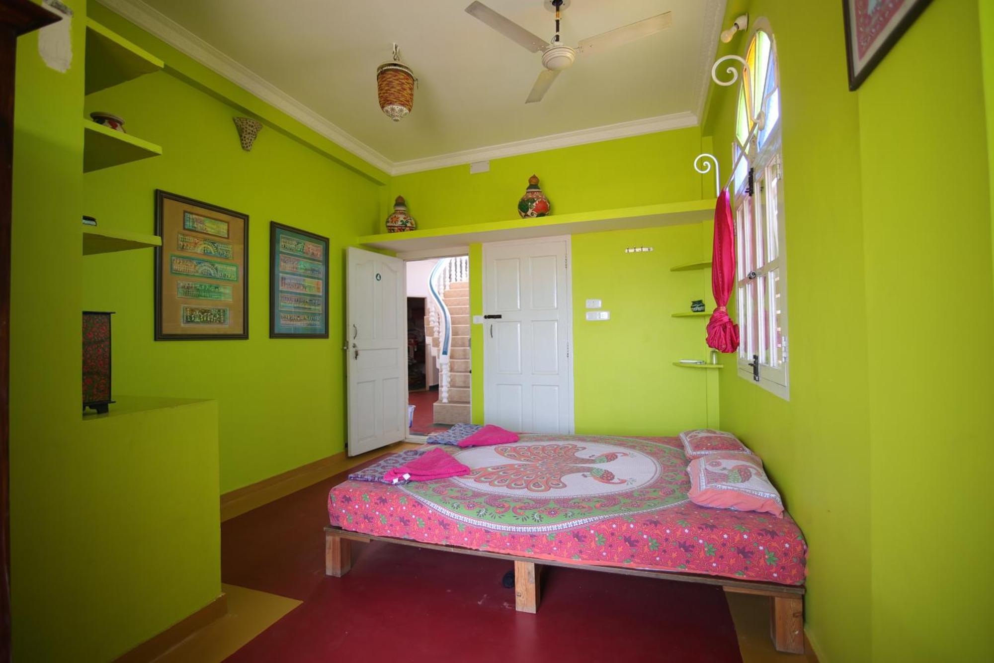 Holi-Wood Guesthouse Pondicherry Exterior foto